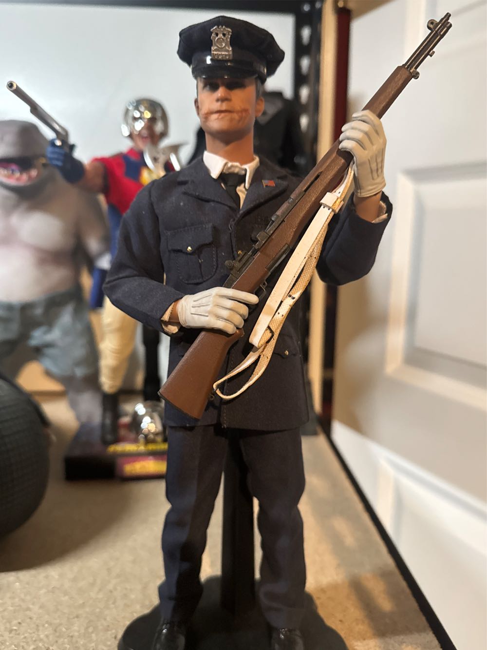 The Joker - Hot Toys (Movie Masterpiece Deluxe) action figure collectible [Barcode 761941286976] - Main Image 4