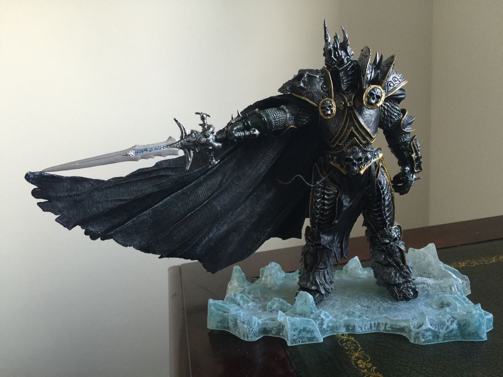 Arthas Menethil The Lich King  - DC Unlimited (World Of Warcraft Deluxe) action figure collectible [Barcode 761941295060] - Main Image 1