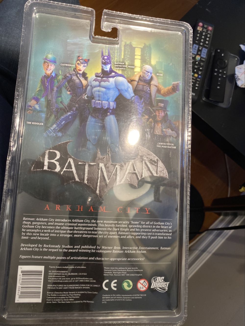 Batman Detective Mode - DC Direct (Batman Arkham City) action figure collectible [Barcode 761941308401] - Main Image 3