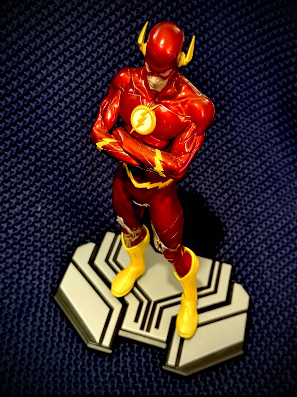 DC Collectibles DC Comics Icons: The Flash Cold-Cast Porcelain Statue (1435/5200) - DC Collectibles (Flash) action figure collectible [Barcode 761941322643] - Main Image 3