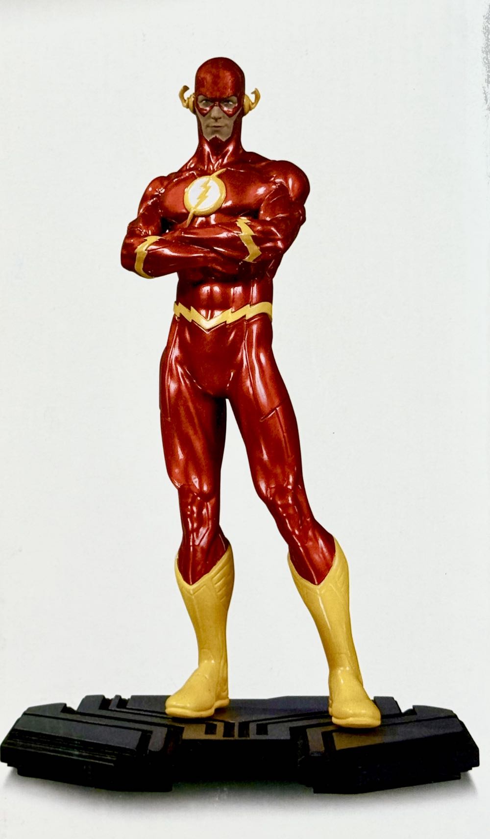DC Collectibles DC Comics Icons: The Flash Cold-Cast Porcelain Statue (1435/5200) - DC Collectibles (Flash) action figure collectible [Barcode 761941322643] - Main Image 4