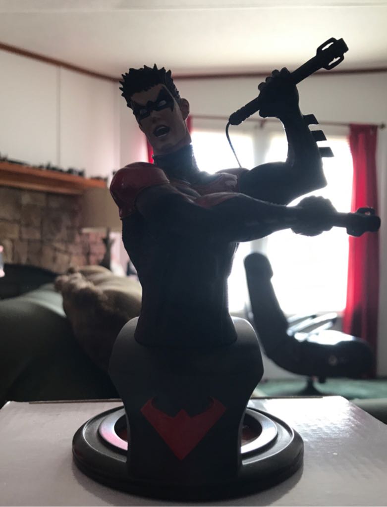 Dc Collectibles Nightwing Bust  action figure collectible [Barcode 761941327037] - Main Image 2