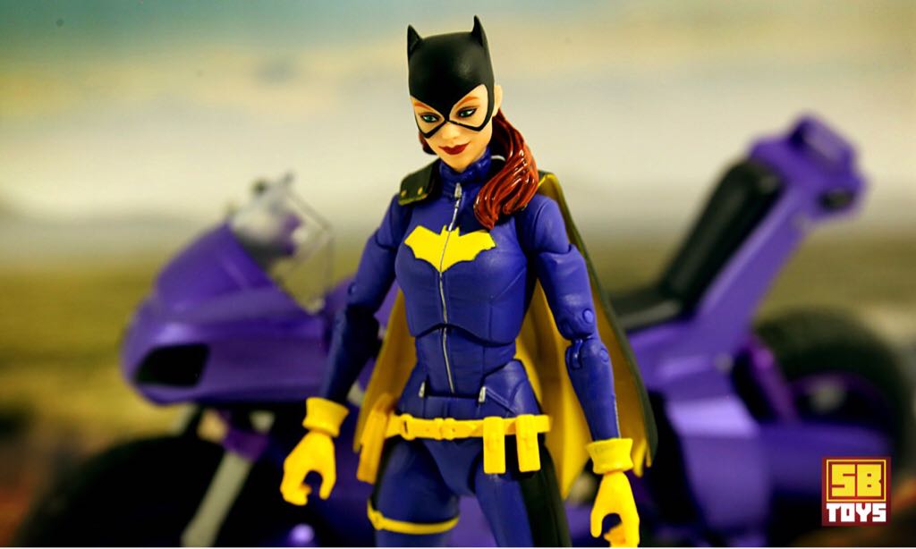 Batgirl Of Burnside - DC Collectibles (DC Comics Icons) action figure collectible [Barcode 761941342337] - Main Image 2