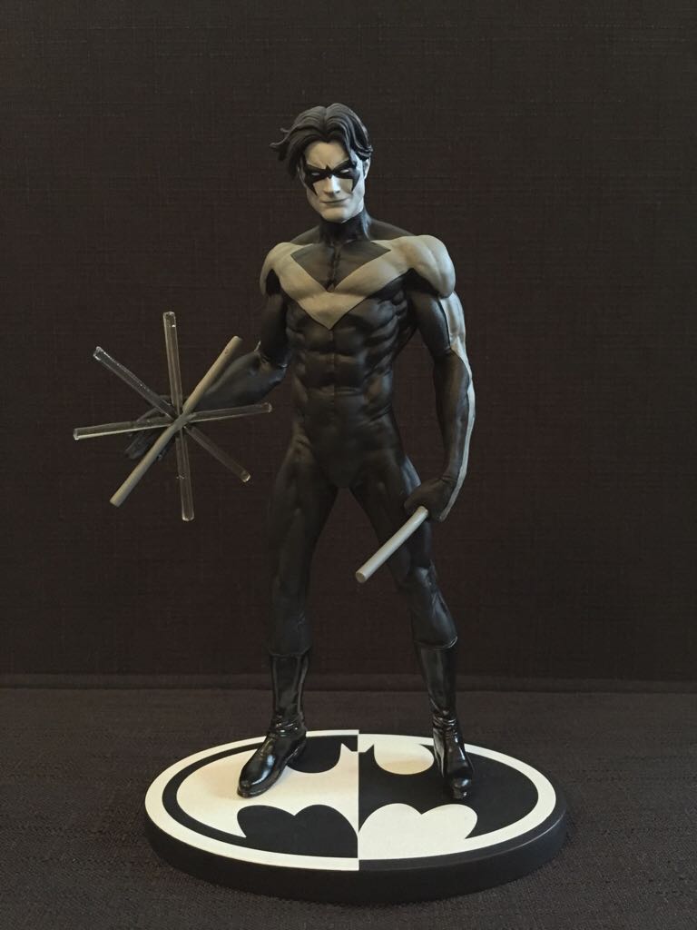 Nightwing - DC Collectiblies (Batman Hush) action figure collectible [Barcode 761941345680] - Main Image 2