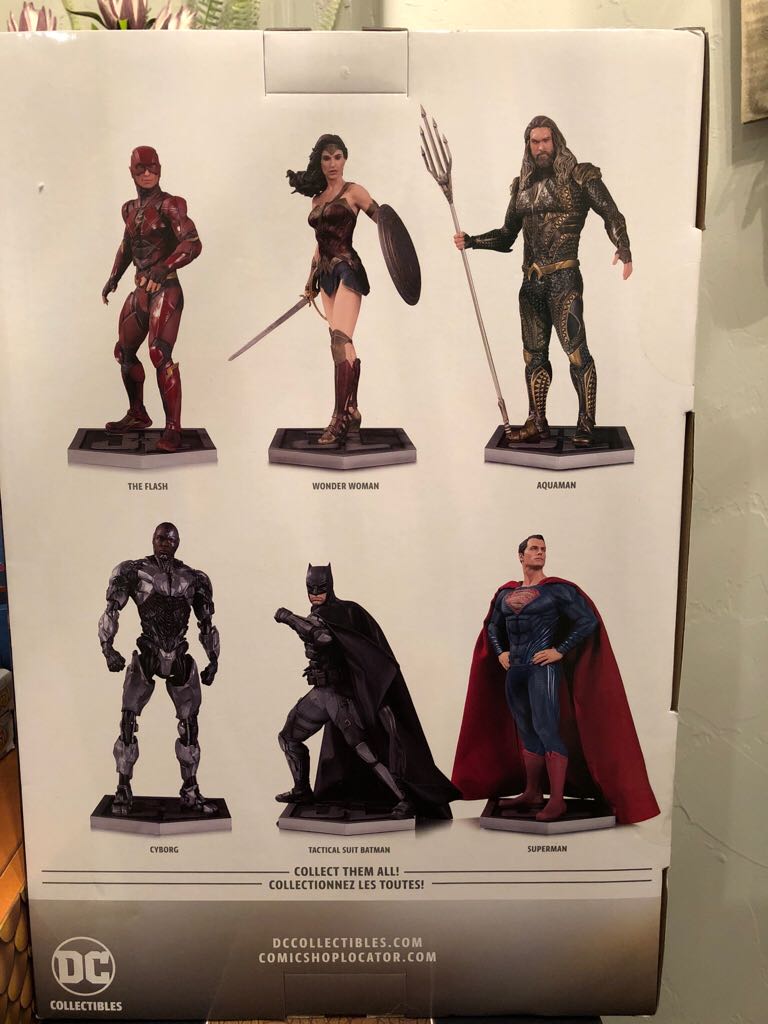 Batman JL Statue - DC Collectibles (Justice League Tactical Suit Batman) action figure collectible [Barcode 761941346069] - Main Image 2