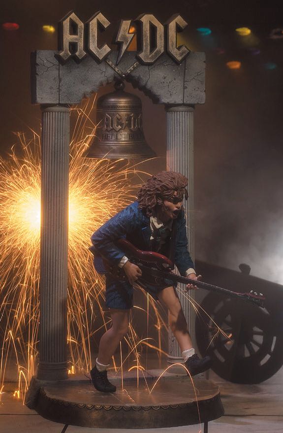 AC/DC - Angus Young - McFarlane Toys (Music) action figure collectible [Barcode 781926722008] - Main Image 2