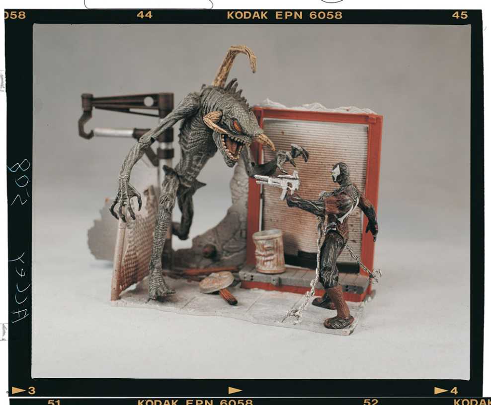 Spawn: Spawn Alley Playset - McFarlane Toys (Spawn The Movie Playset) action figure collectible [Barcode 787926111231] - Main Image 3