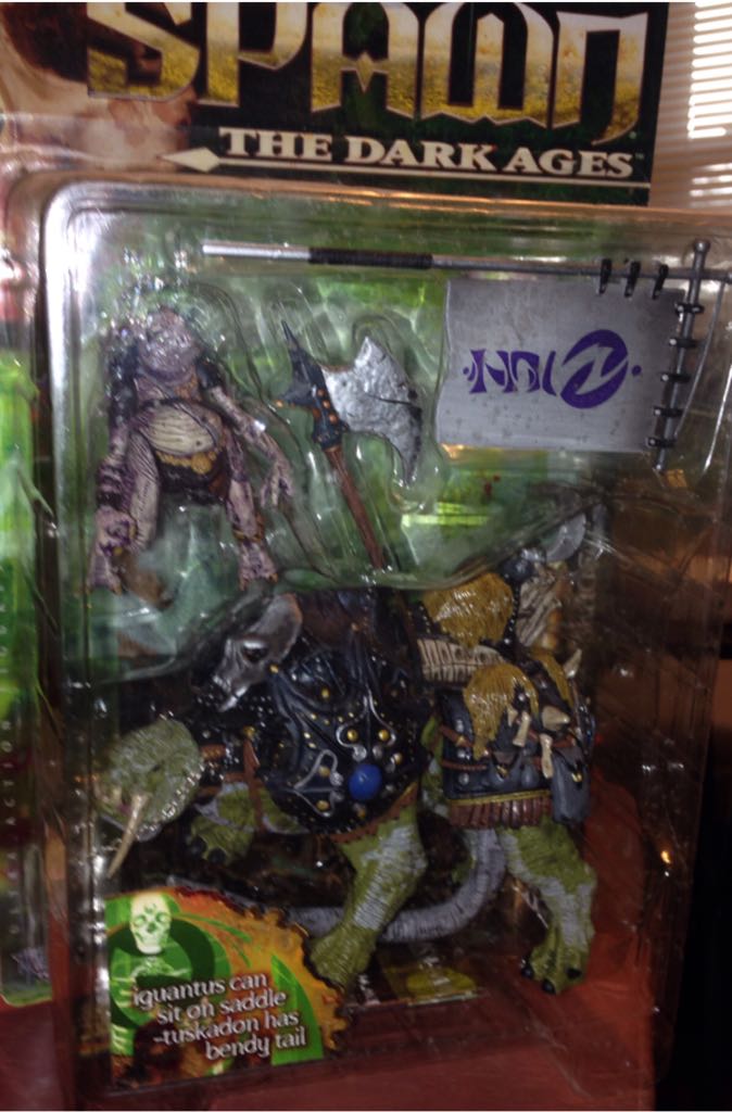 Iguantus & Tuskadon - McFarlane Toys (Spawn: Dark Ages: 6”) action figure collectible [Barcode 787926111736] - Main Image 2