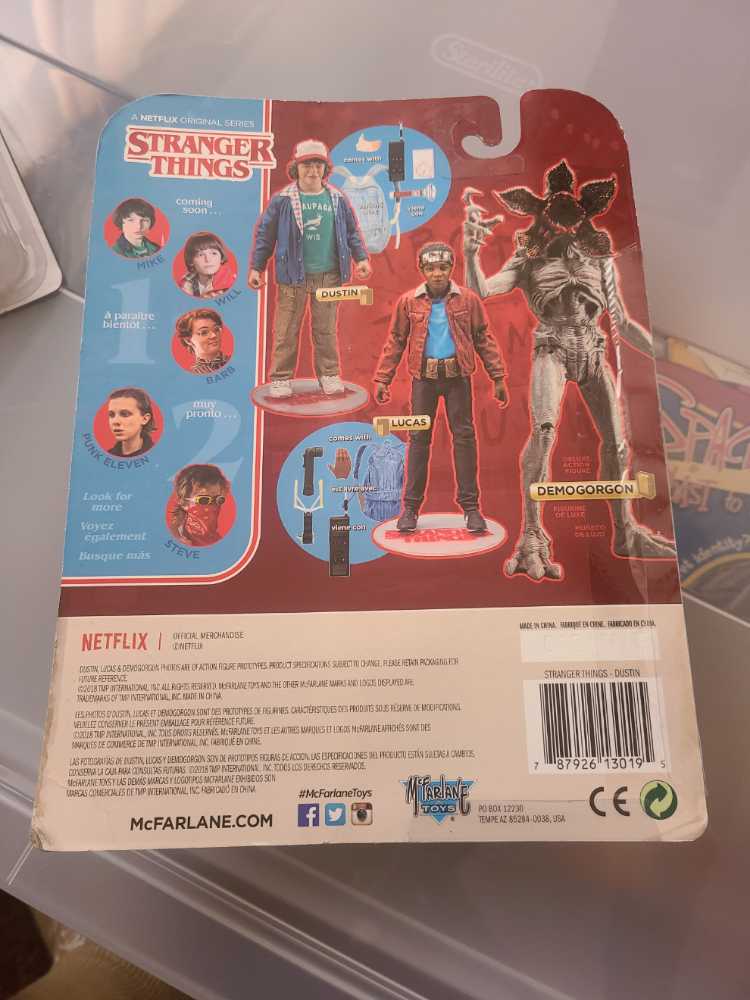 Dustin - McFarlane Toys (Stranger Things) action figure collectible [Barcode 787926130195] - Main Image 3