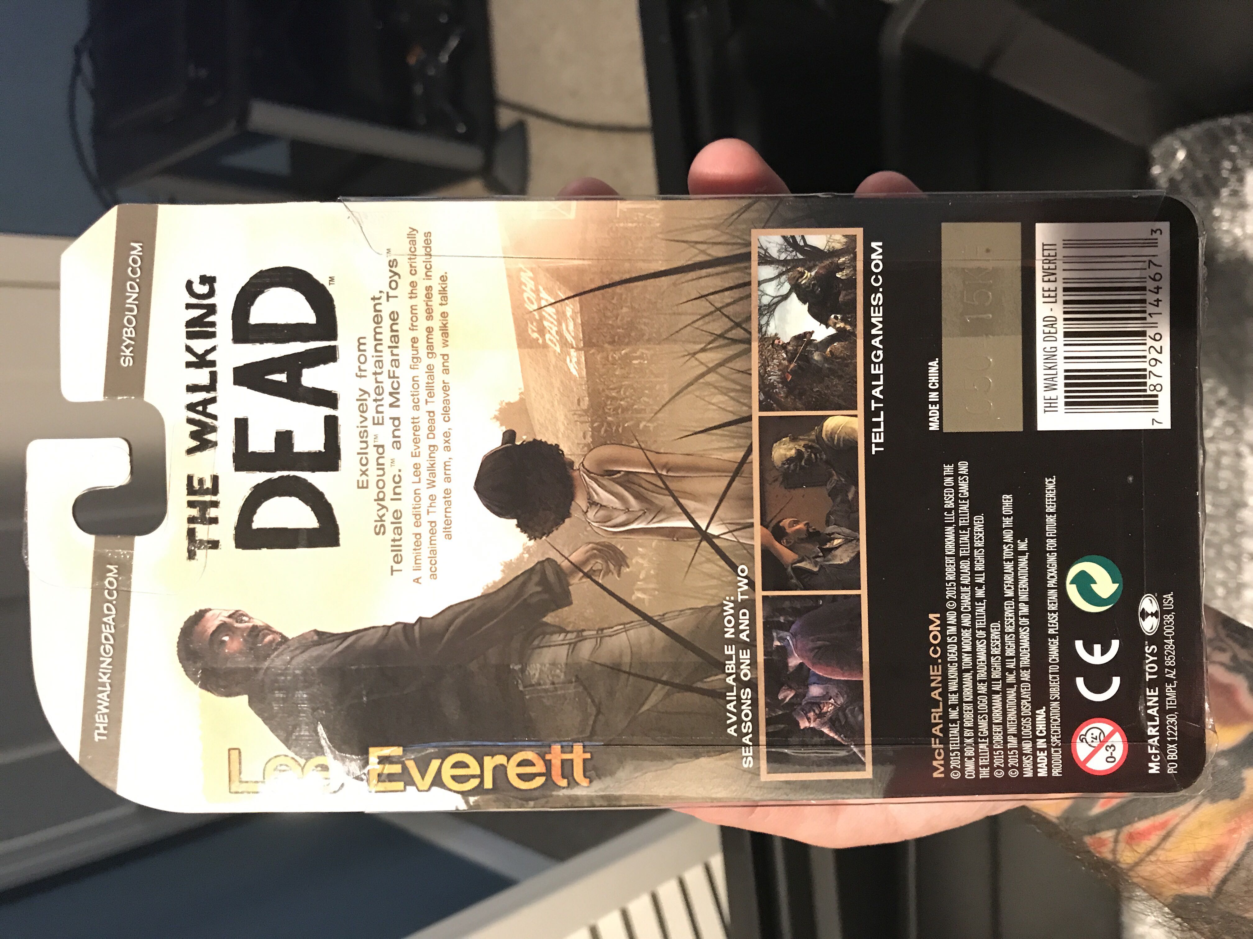 The Walking Dead: Lee Everett - McFarlane (The Walking Dead) action figure collectible [Barcode 787926144673] - Main Image 2