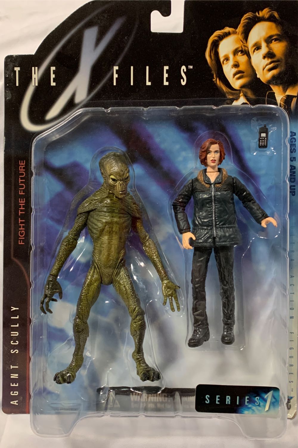 Dana Scully, Agent (snow gear) with Alien - McFarlane Toys (The X-files) action figure collectible [Barcode 787926161120] - Main Image 3
