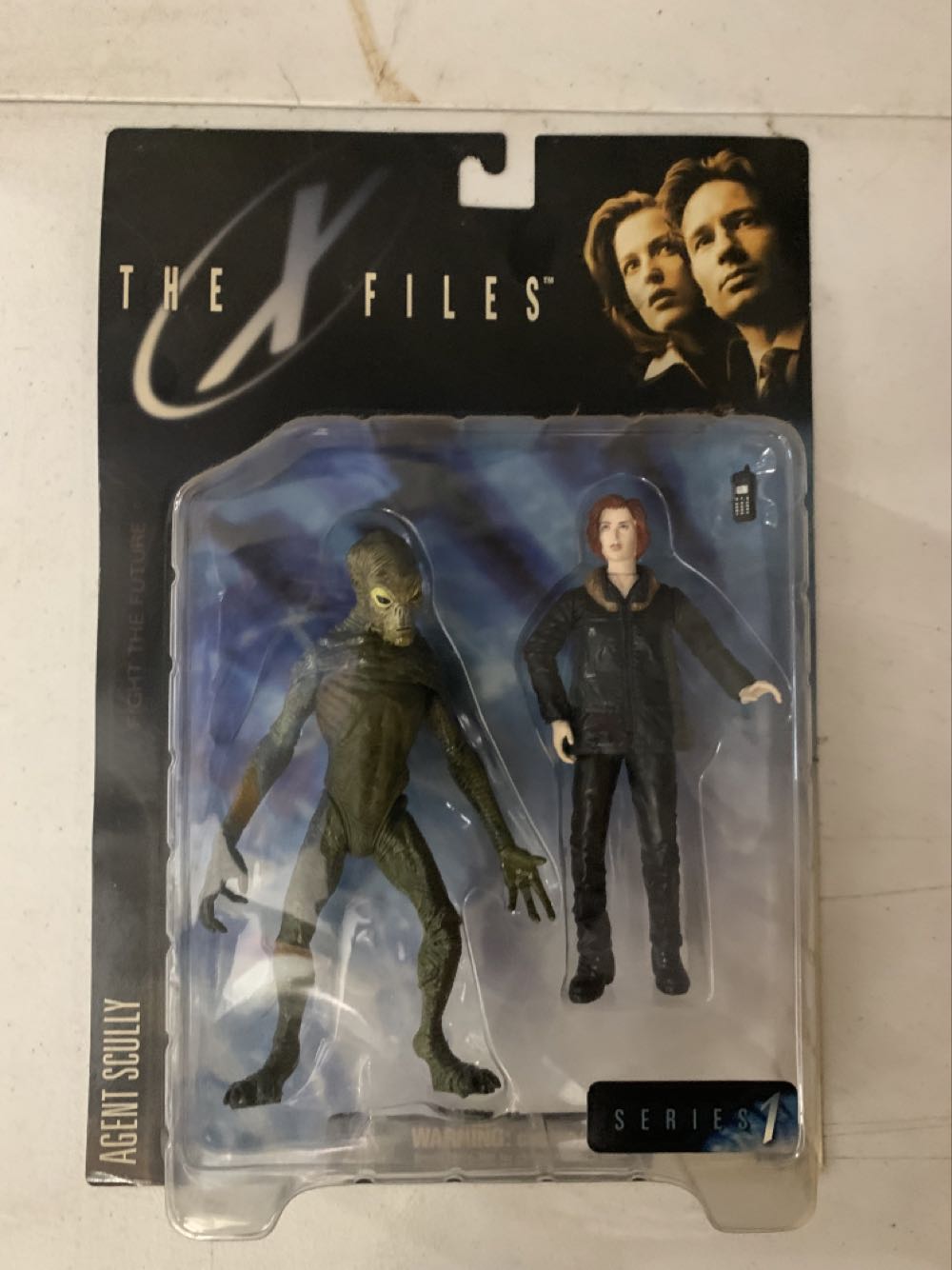 Dana Scully, Agent (snow gear) with Alien - McFarlane Toys (The X-files) action figure collectible [Barcode 787926161120] - Main Image 4