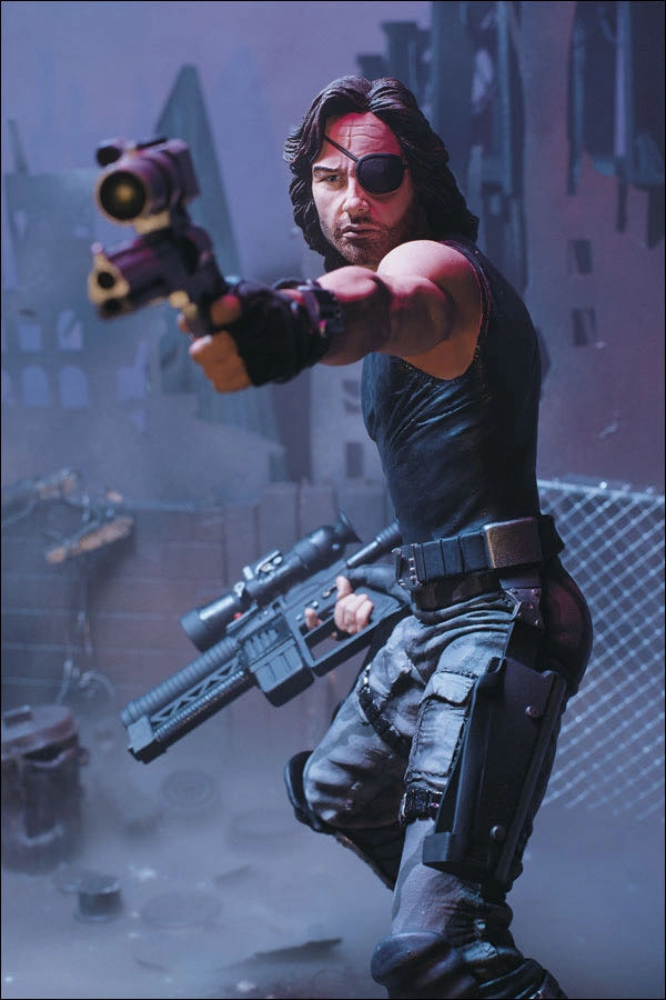 McFarlane’s Movie Maniacs 3 - Snake Plissken - McFarlane Toys (Movie Maniacs 3: Escape From L.A.) action figure collectible [Barcode 787926175028] - Main Image 2