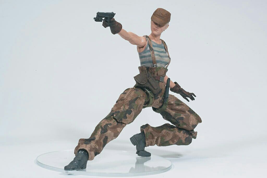 Metal Gear Solid 2 McFarlane Olga - McFarlane Toys (Metal Gear Solid 2) action figure collectible [Barcode 787926181227] - Main Image 2