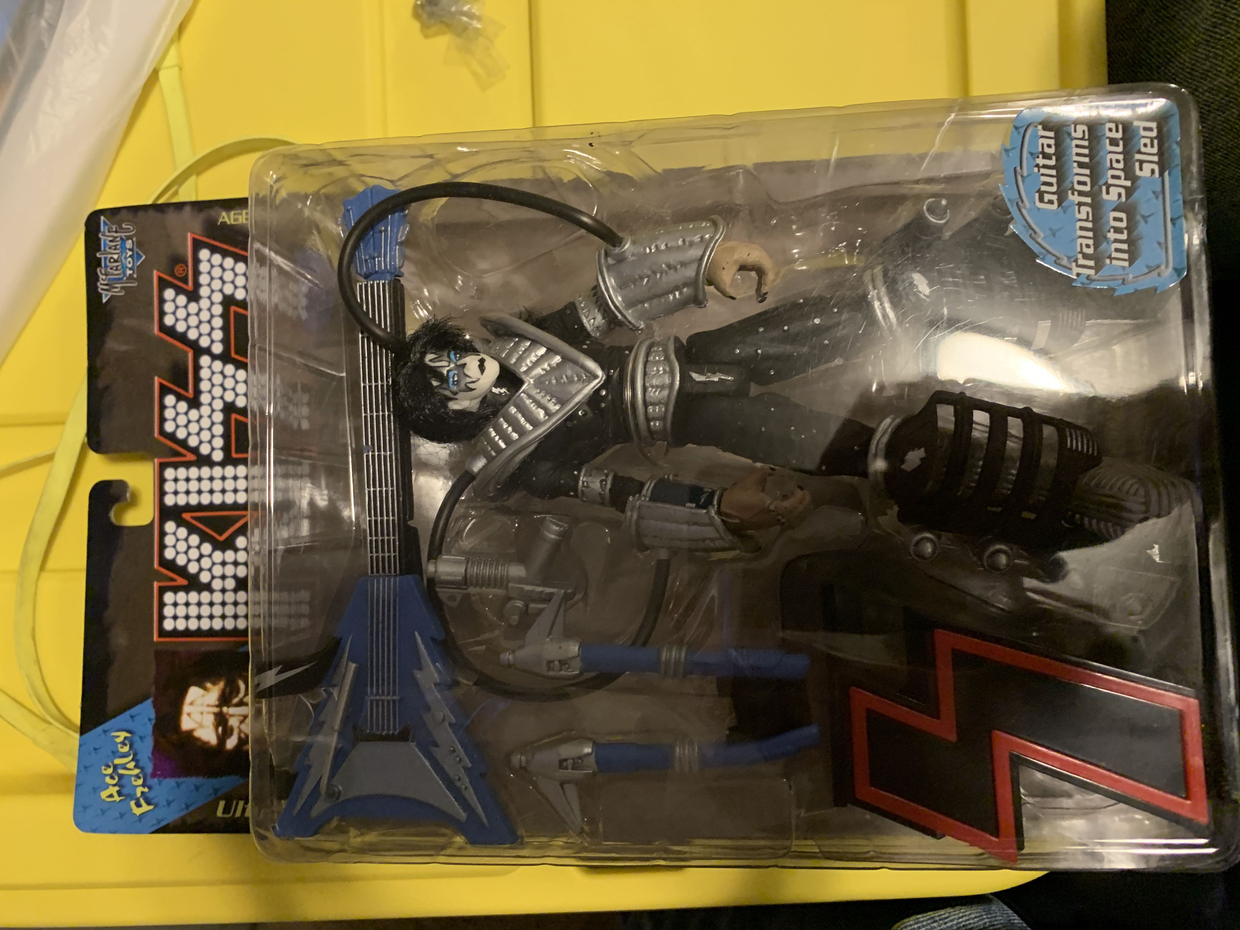 McFarlane Toys - Kiss - Ace Frehley - McFarlane Toys (KISS) action figure collectible [Barcode 787926501025] - Main Image 3