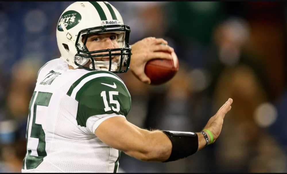 Tim Tebow - McFarlane Toys (NFL) action figure collectible [Barcode 787926750652] - Main Image 3