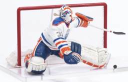 McFarlane NHL Edmonton Oilers Grant Fuhr - McFarlane (Edmonton Oilers) action figure collectible [Barcode 787926752137] - Main Image 2