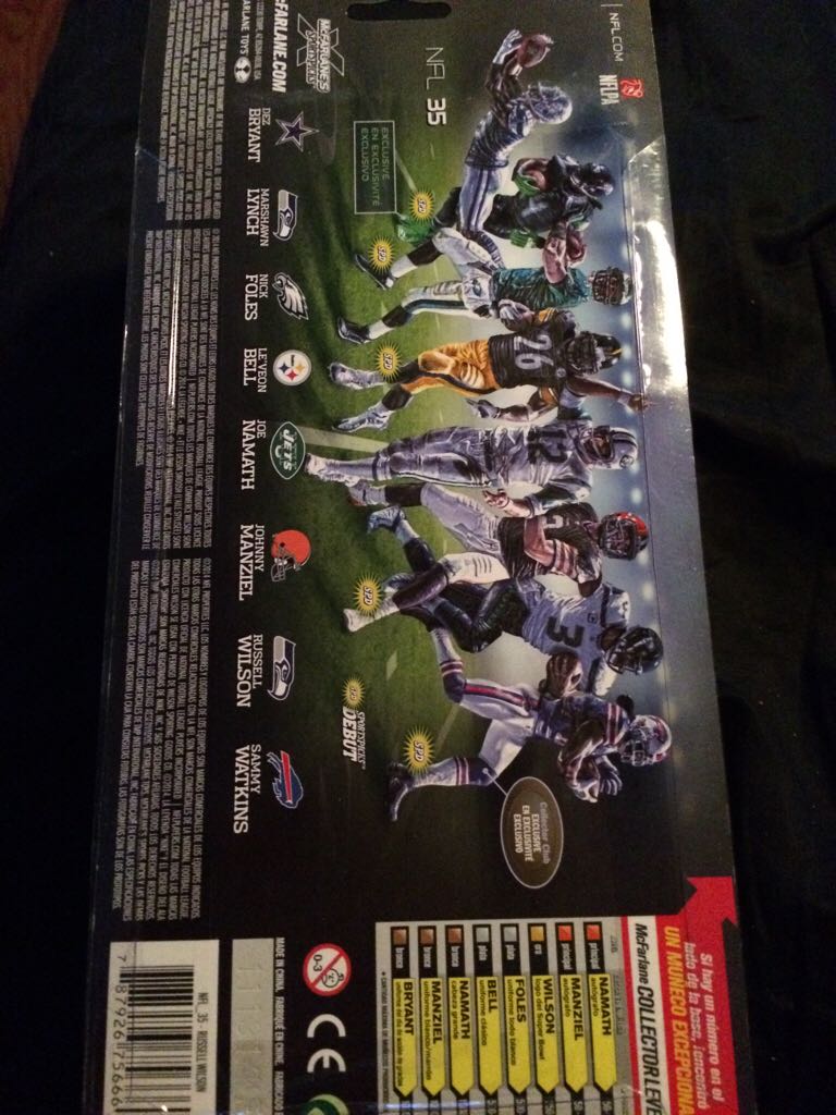 Russell Wilson - McFarlane (Nfl Series 35) action figure collectible [Barcode 787926756661] - Main Image 2