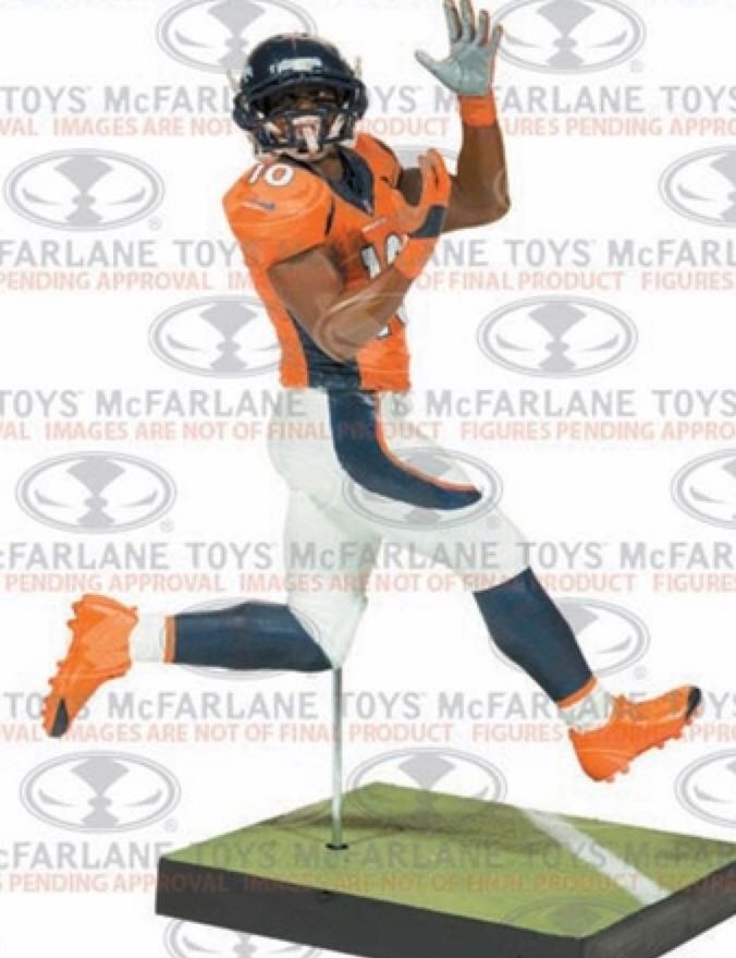 Monogram Marvel Deluxe Figures - 8 Pack