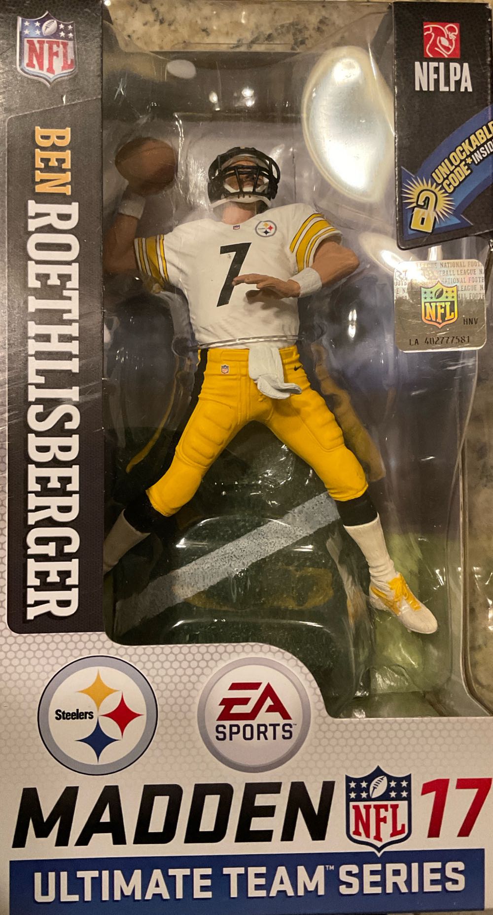 NFL Madden 17 Series 2: Ben Roethlisberger - McFarlane Toys (NFL Madden 17 Ultimate Team Series 2) action figure collectible [Barcode 787926757019] - Main Image 4