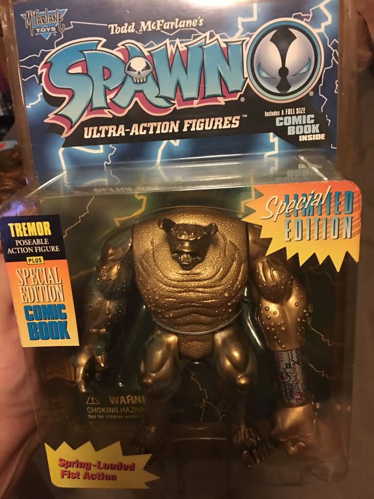 Spawn: Tremor Gold With Blank Comic - McFarlane Toys (Spawn Ultra-Action Figures) action figure collectible [Barcode 787926901061] - Main Image 1