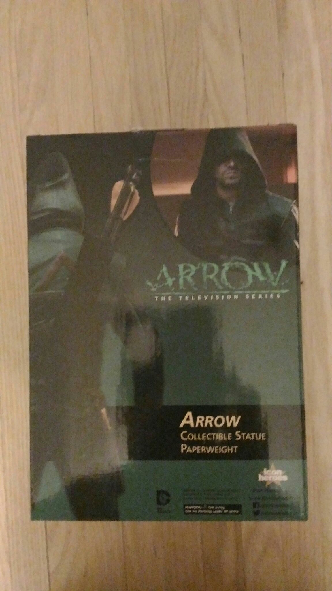 2015 - Icon Heroes "Arrow” Season 1 Arrow Collectible Statue 2689 Of 5000 - Icon Heroes action figure collectible [Barcode 793573701176] - Main Image 2