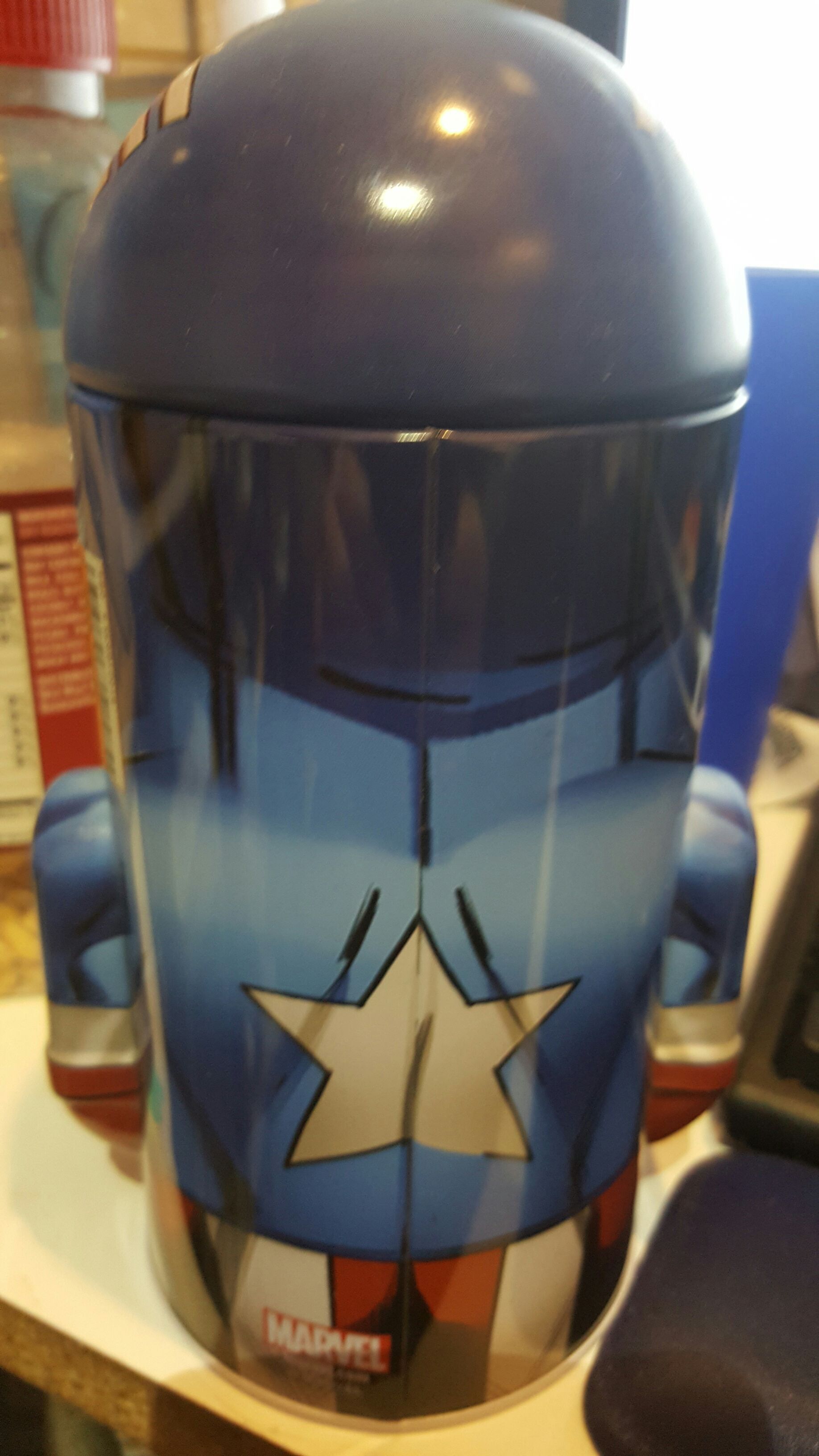 Metal Bank - The Tin Box Company (Avengers Assemble) action figure collectible [Barcode 79525268] - Main Image 2