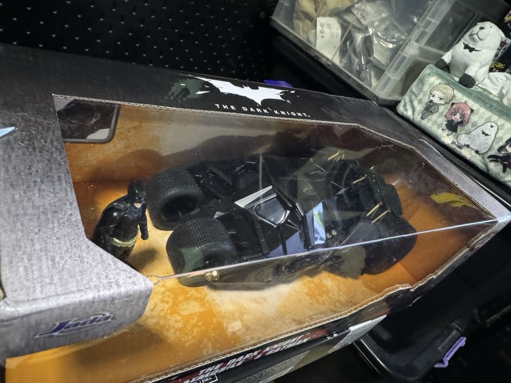 Die Cast : 1:24 : 2008 Dark Knight Batmobile with Figure - Jada Toys (The Dark Knight) action figure collectible [Barcode 801310982617] - Main Image 3