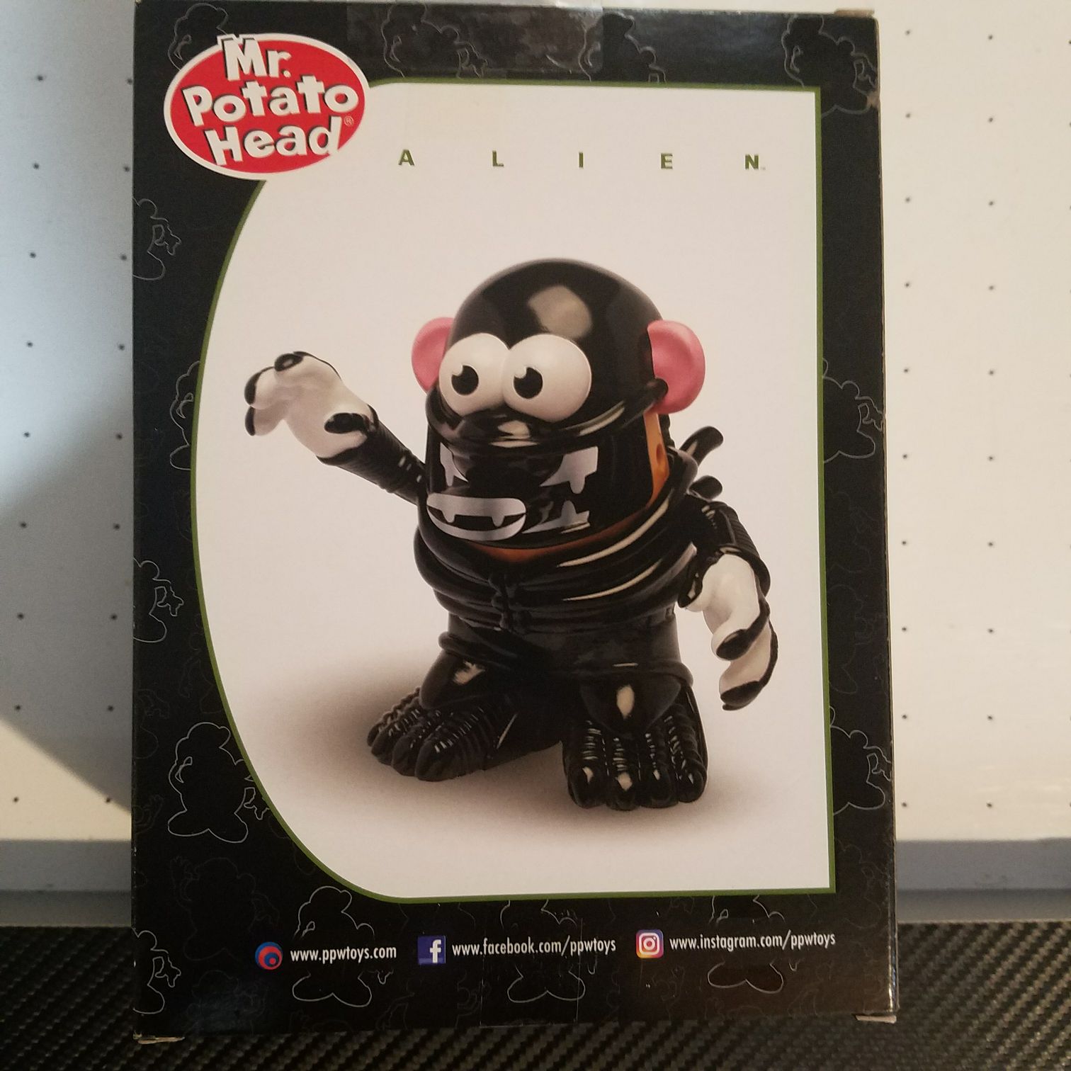 Alien Poptaters - Hasbro PPW Toys (Alien) action figure collectible [Barcode 801452501882] - Main Image 2