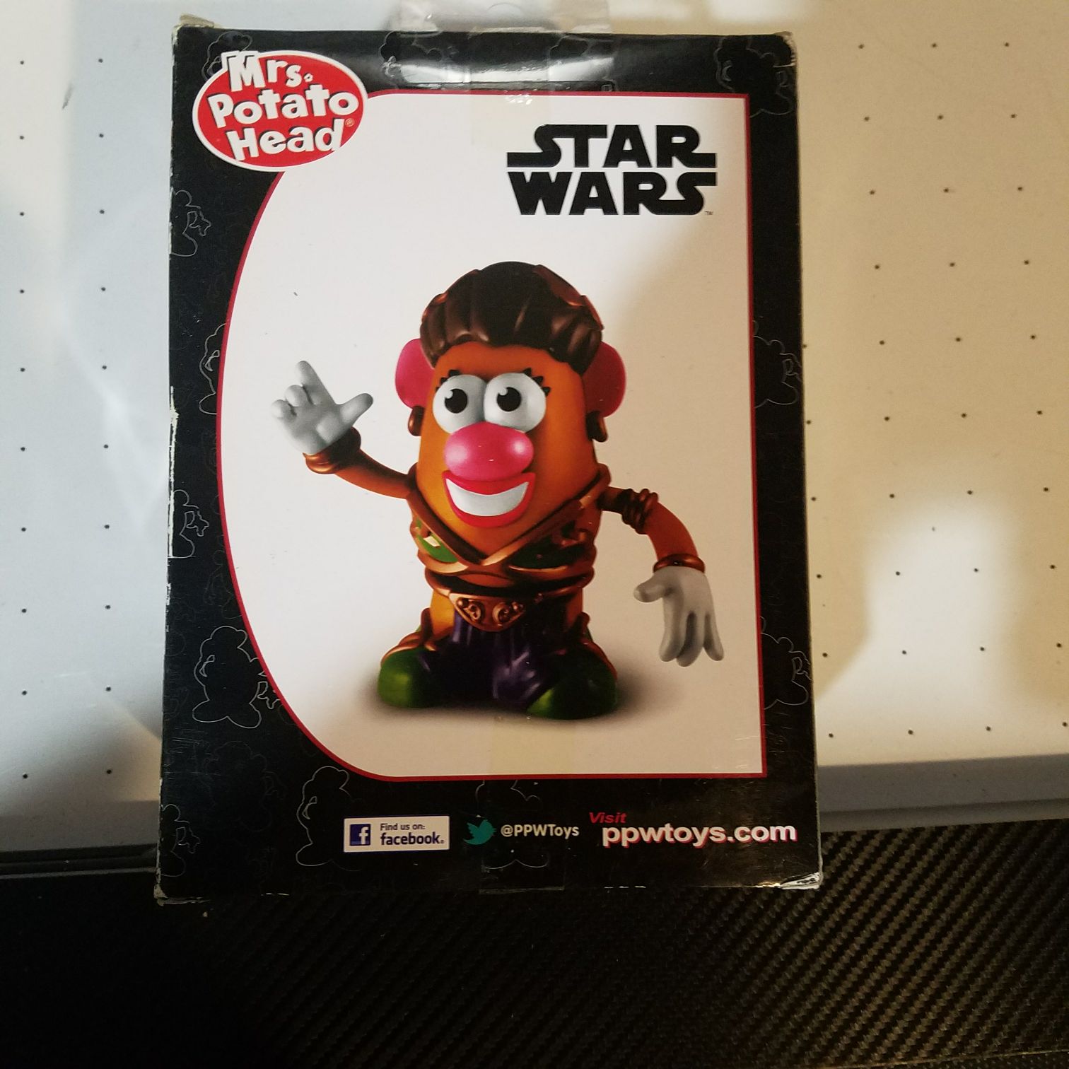 Pricess Leia - Hasbro PPW Toys action figure collectible [Barcode 801452502735] - Main Image 2