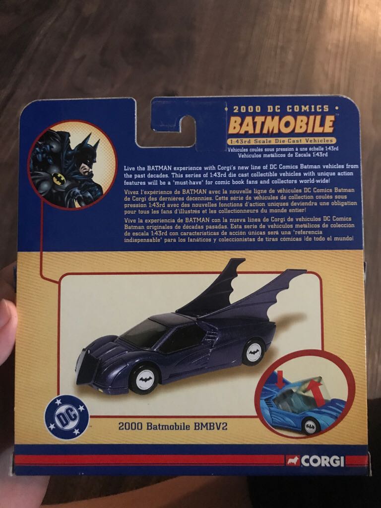 Batman: 2000 DC Comics Batmobile  - Corgi Classics Limited action figure collectible [Barcode 807903773297] - Main Image 2