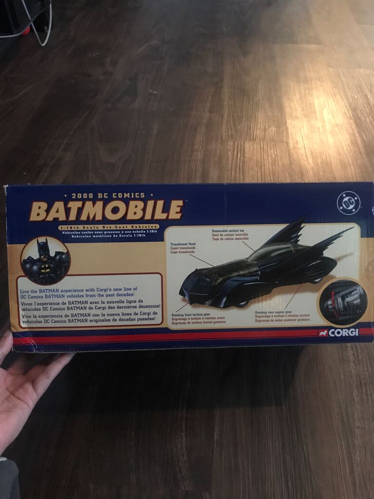 Batman: 2000 DC Comics Batmobile 1: 18th Scale Die -cast Vehicles  - Corgi Classics Limited action figure collectible [Barcode 807903776038] - Main Image 2