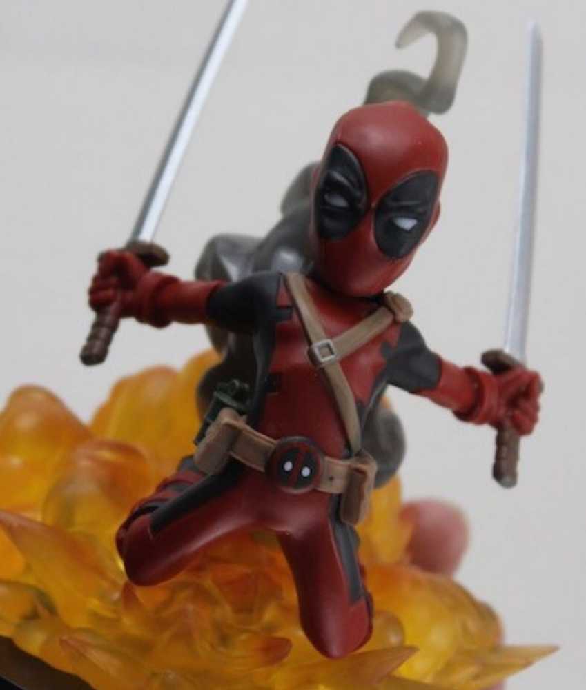 Deadpool - Q-Fig - Loot Crate Exclusive - Quantum Mechanix, Inc. (MARVEL) action figure collectible [Barcode 812095021750] - Main Image 3