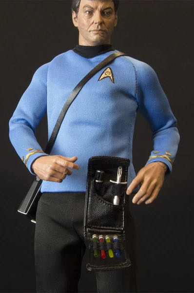 ST:TOS - 12”: DR. LEONARD “BONES” MCCOY 1:6 Scale Collectible Figure - Qmx (Star Trek) action figure collectible [Barcode 812095022979] - Main Image 4