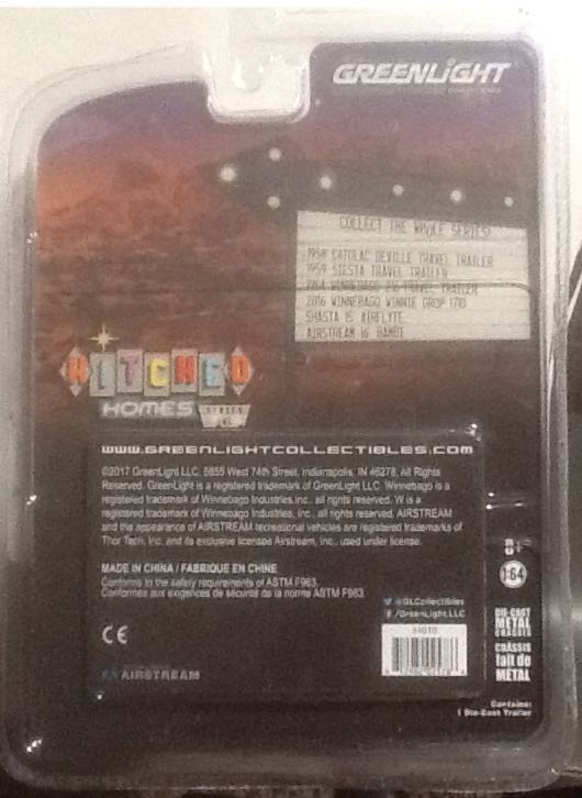 1964 Winnebago 216 Travel Trailer - Greenlight (Hitched Homes) action figure collectible [Barcode 812982025786] - Main Image 2