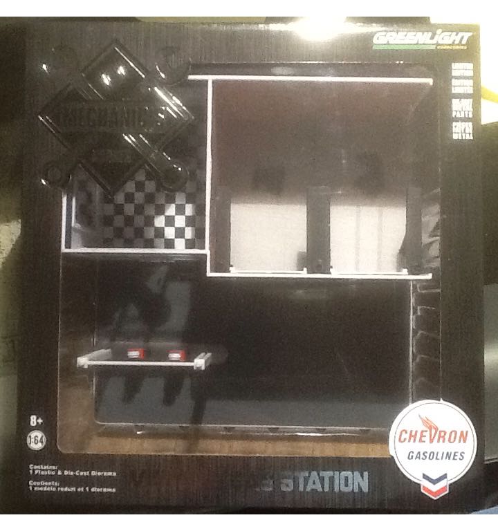 Vintage Gas Station - Greenlight (Cars) action figure collectible [Barcode 812982027438] - Main Image 2