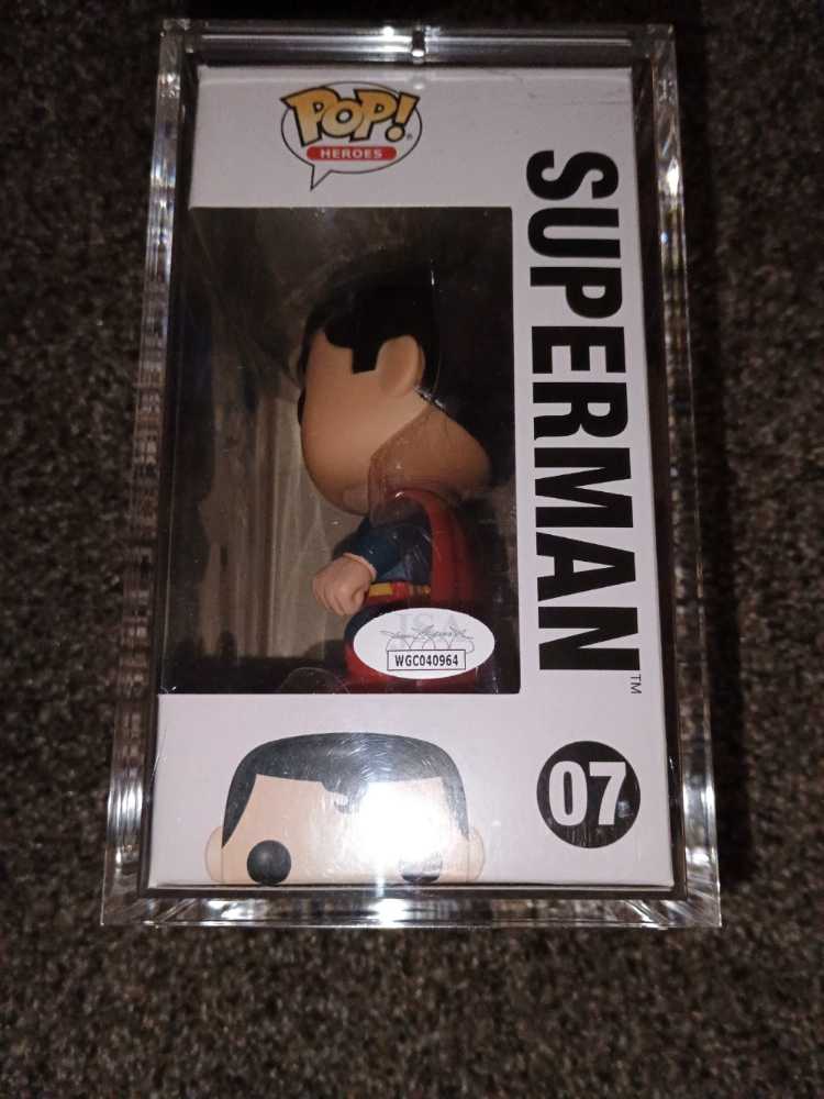 DC Superman: Superman (Autographed) #07 - Funko (Superman) action figure collectible [Barcode 830395022505] - Main Image 3