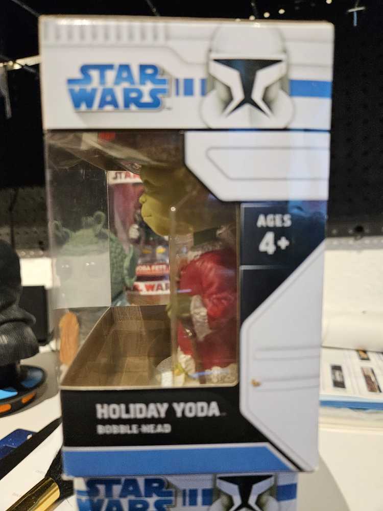 Funko Bobble Head Holiday Yoda - Funko (Funko Pop!) action figure collectible [Barcode 830395083902] - Main Image 3