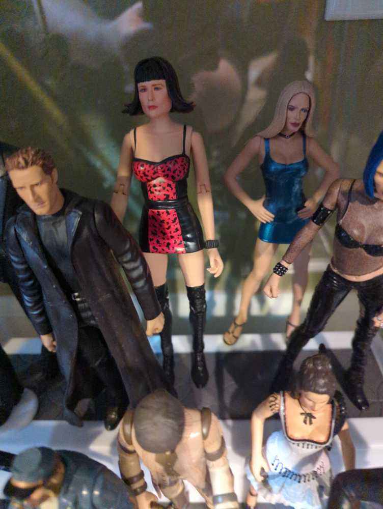 Sydney Bristow: Rave Alias - Stevenson Entertainment Group (Alias: Sydney Bristow) action figure collectible [Barcode 839122007419] - Main Image 3