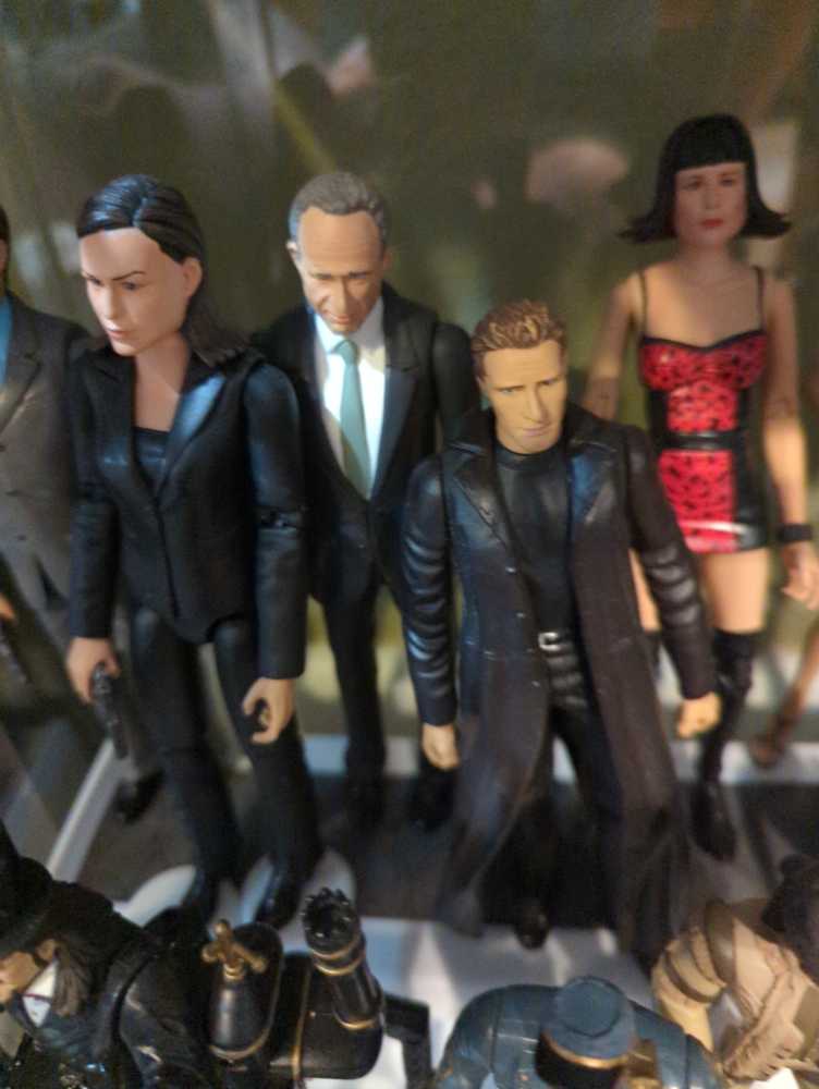 Arvin Sloane Alias - Stevenson Entertainment Group (Alias) action figure collectible [Barcode 839122007433] - Main Image 2