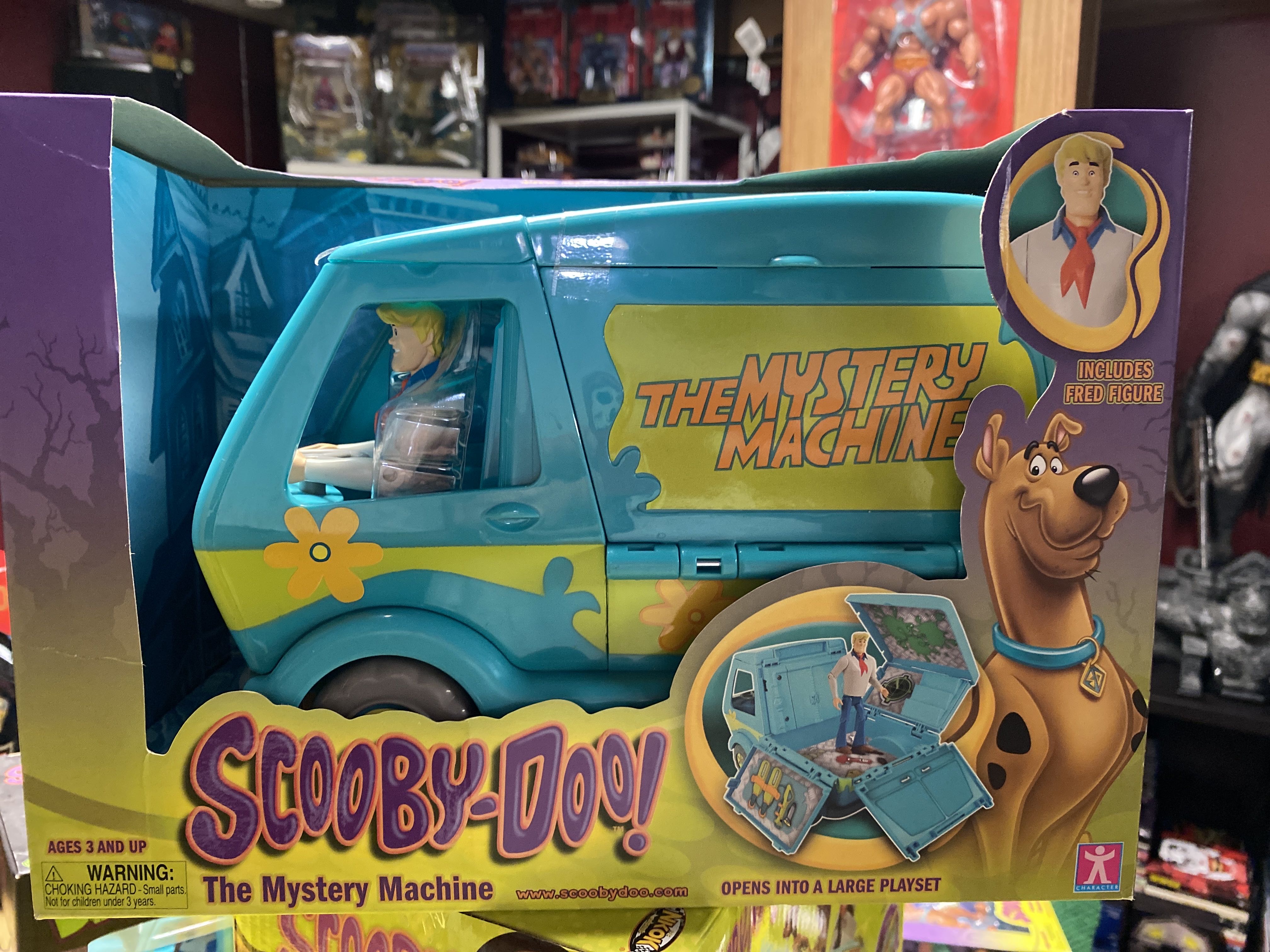 Scooby Doo Figure Set: Fred & Mystery Machine - Charter Ltd. (Hanna-Barbera) action figure collectible [Barcode 846241019766] - Main Image 2