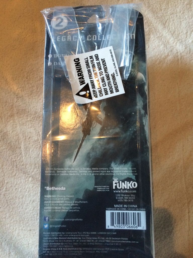 Skyrim: Daedric Warrior  action figure collectible [Barcode 849803066062] - Main Image 2