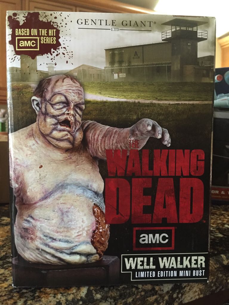 Walking Dead Well Walker Limited Edition Mini Bust 236/850, The - Gentle Giant (The Walking Dead) action figure collectible [Barcode 871810009596] - Main Image 2