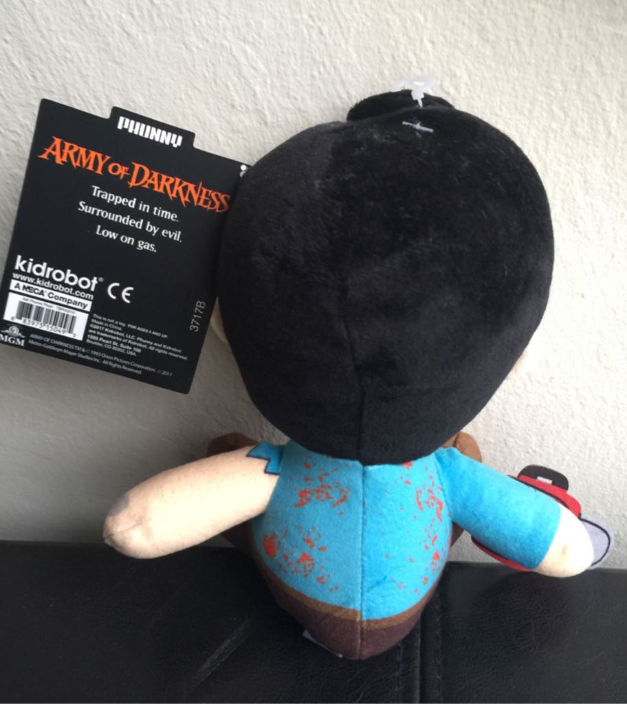 Evil Dead-Army Of Darkness Ash Plush - Neca (Phunny) action figure collectible [Barcode 883975150495] - Main Image 2