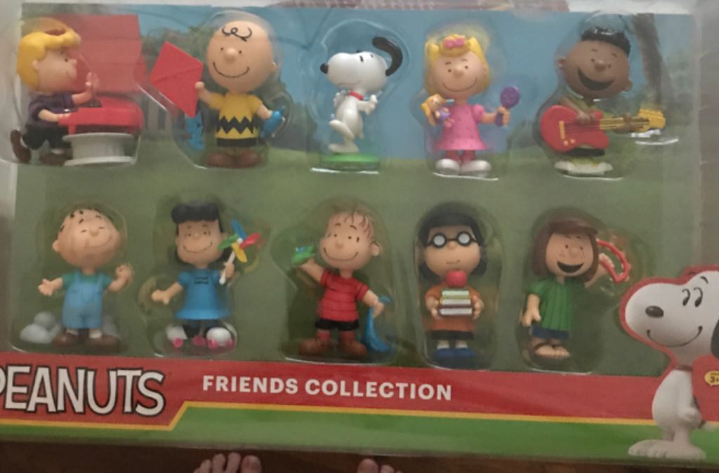 Peanuts Friends Collection  action figure collectible [Barcode 886144451812] - Main Image 2