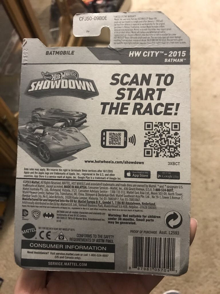 Batman - Hot Wheels Batmobile  - Mattel,INC action figure collectible [Barcode 887961057041] - Main Image 2