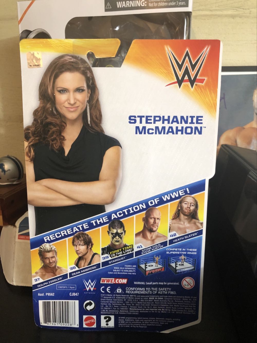 Stephanie McMahon - Basic Series - Mattel Wwe (Wwe Wrestling) action figure collectible [Barcode 887961092288] - Main Image 2