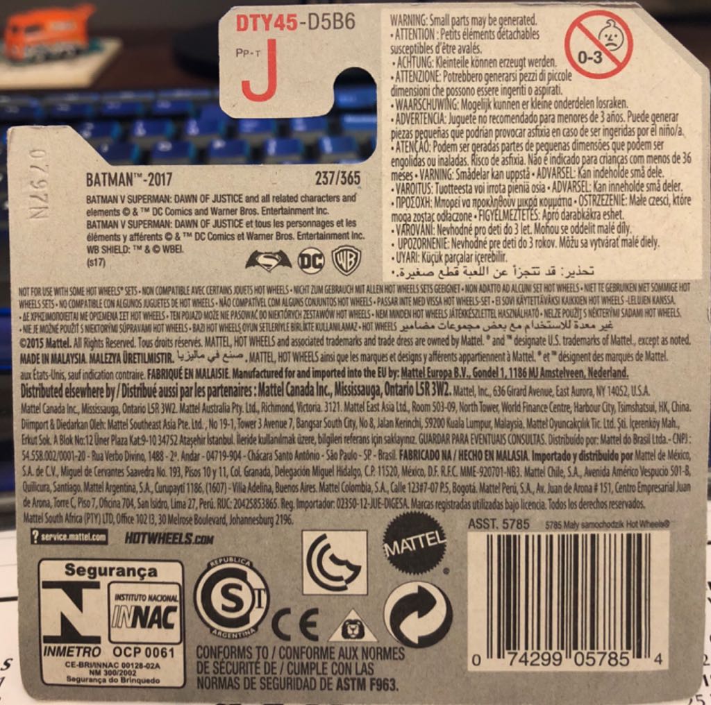 Hot Wheels Batman vs Superman Batman & Batmobile - Hot Wheels by Mattel (Batman) action figure collectible [Barcode 887961225044] - Main Image 2