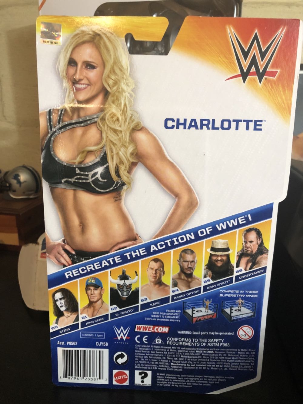 Charlotte - Mattel (WWE) action figure collectible [Barcode 887961233872] - Main Image 2
