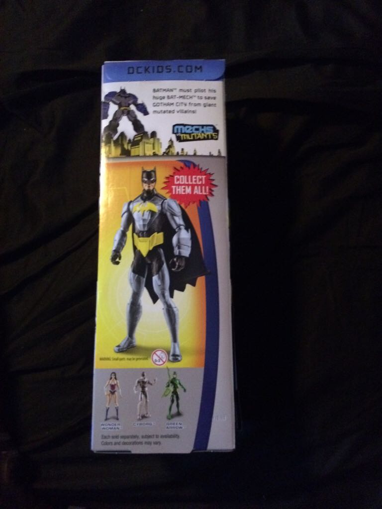 Batman Armor  - Mattel (Batman Unlimited) action figure collectible [Barcode 887961320398] - Main Image 2